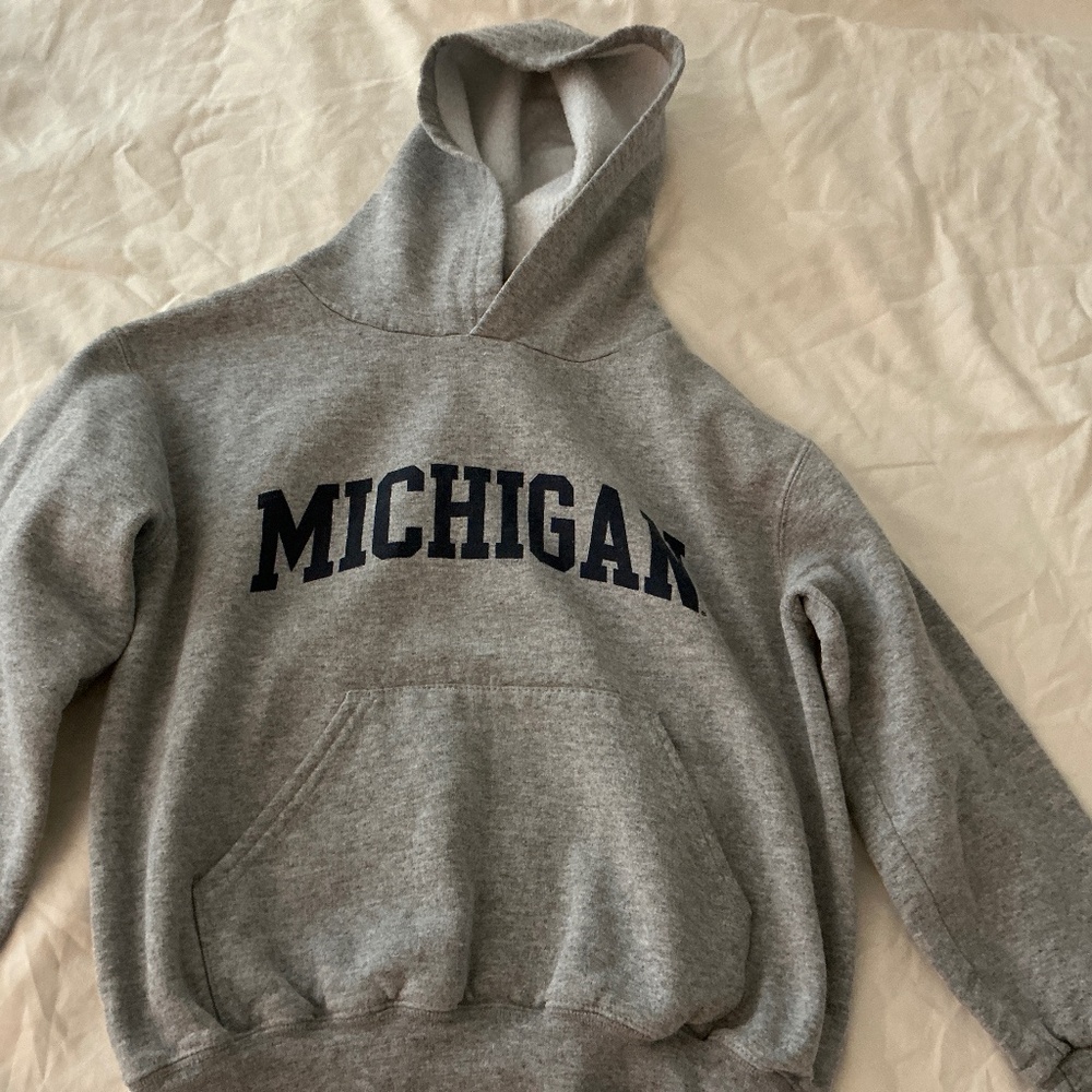 Champion Grey Hoodie Kid’s Michigan Logo Sweatshirt . YS 6-7